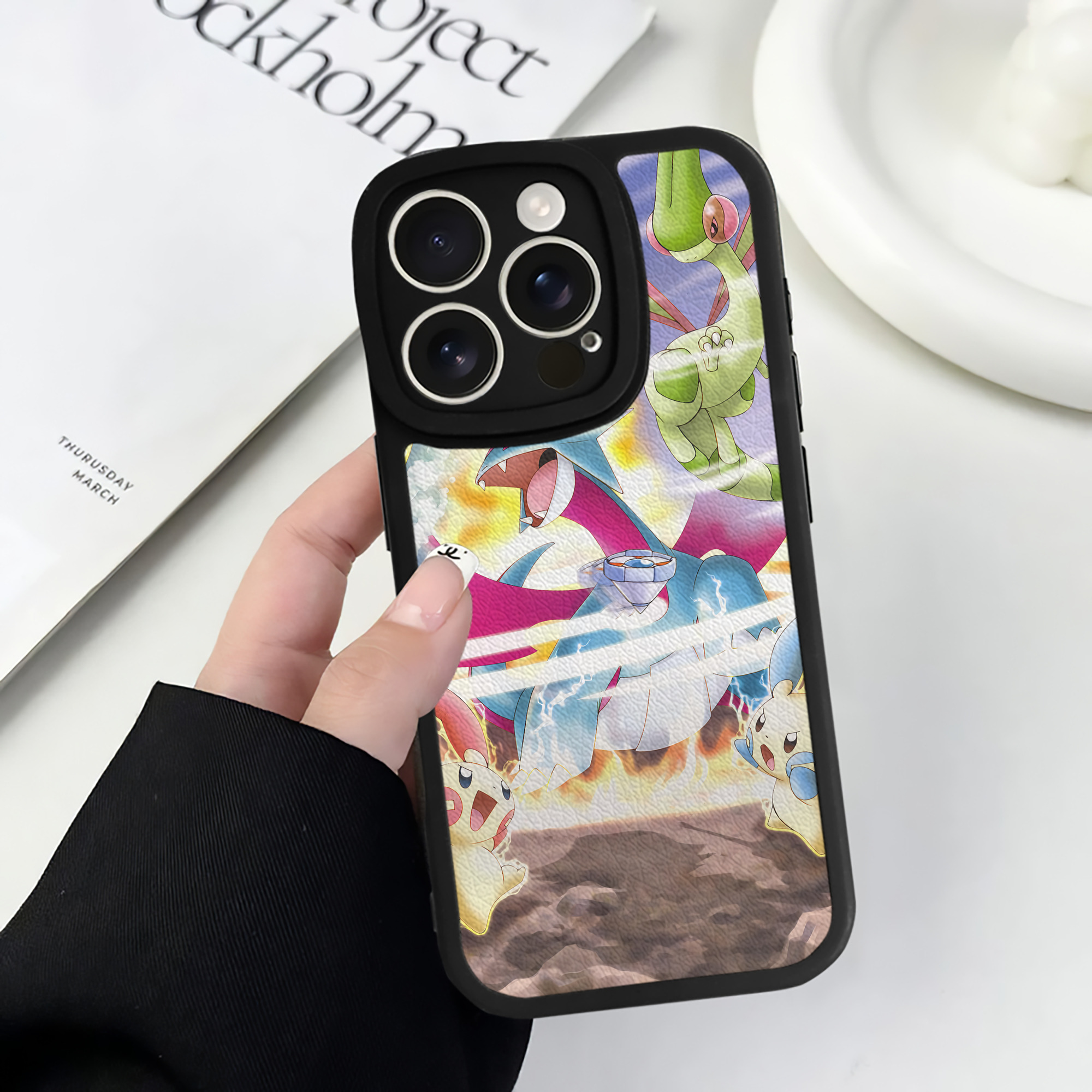 （画像用） ポケットモンスター Pokémon 【iPhone 16シリーズ対応】シリコンスマホケース（レザー調） 材質：シリコン